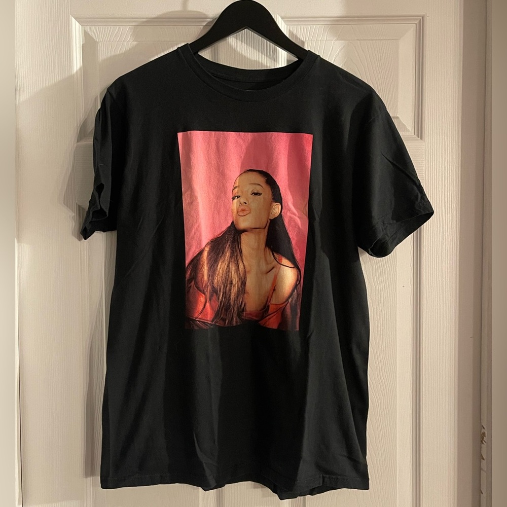 Ariana Grande Dangerous Woman tour shirt in size large